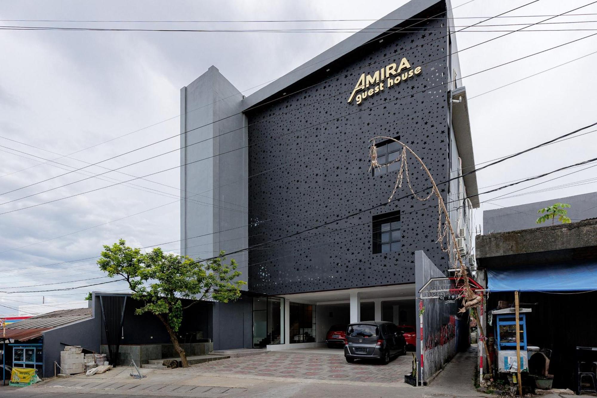 Urbanview Hotel Amira Syariah Bogor Pamoyanan Exterior foto